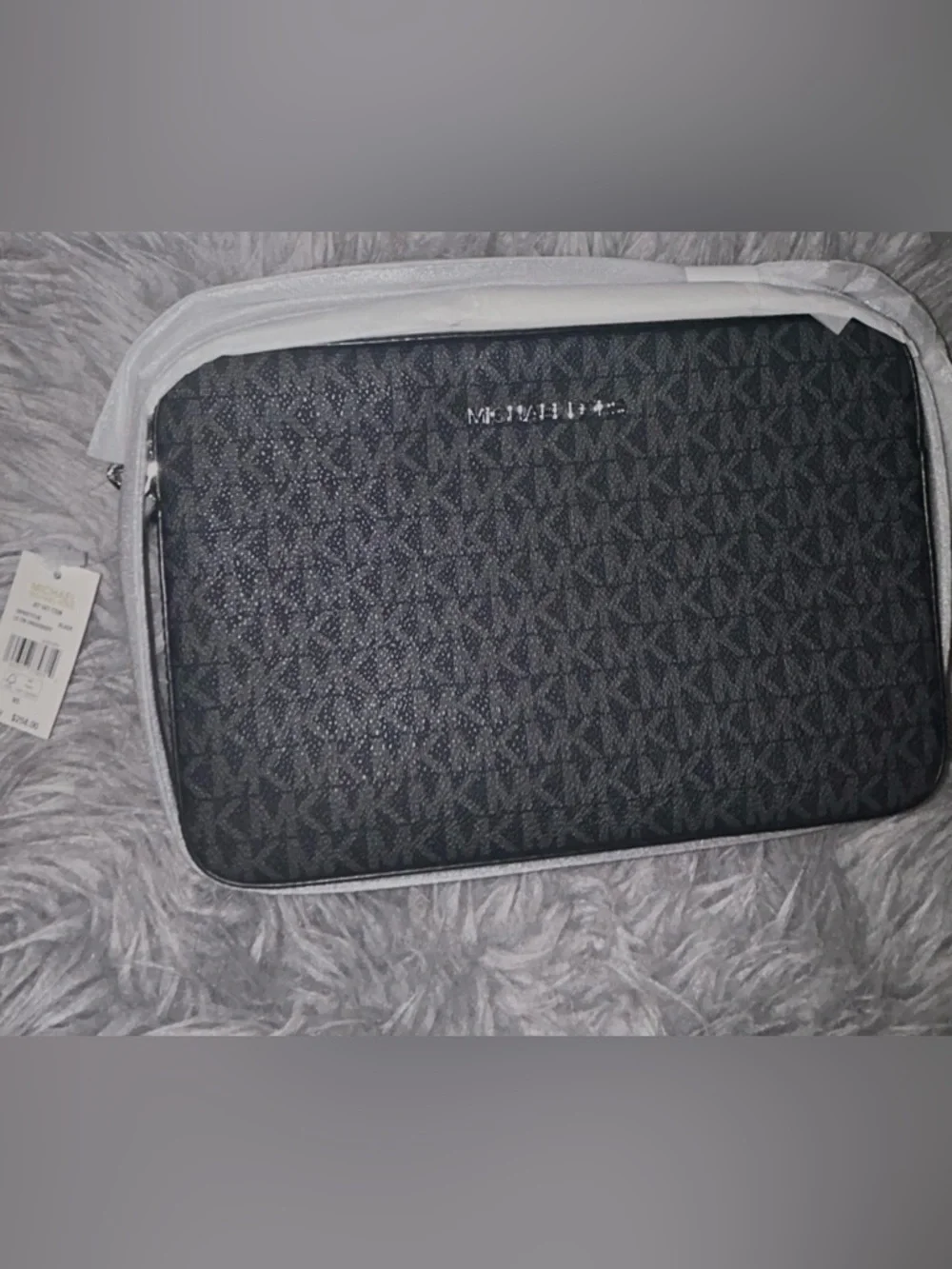 Michael Kors Jet Set Large Logo
Crossbody Bag - Picture 4 of 6